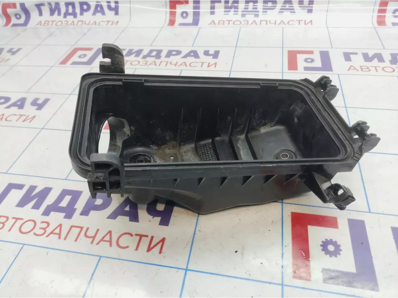 Корпус воздушного фильтра нижняя часть Toyota Corolla (E120) 17701-0D041